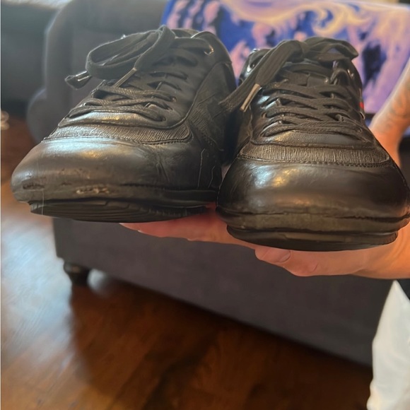 Men’s Gucci Sneakers - Picture 2 of 5